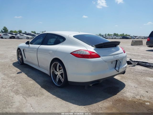 2011 PORSCHE PANAMERA WP0AA2A7XBL012828 Photo 2