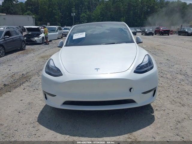 Tesla Model Y 2025 7SAYGDEE7SA360865 Image 12