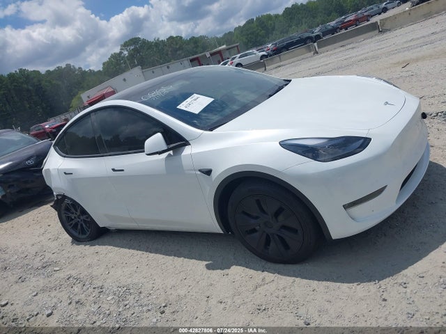 Tesla Model Y 2025 7SAYGDEE7SA360865 Image 13