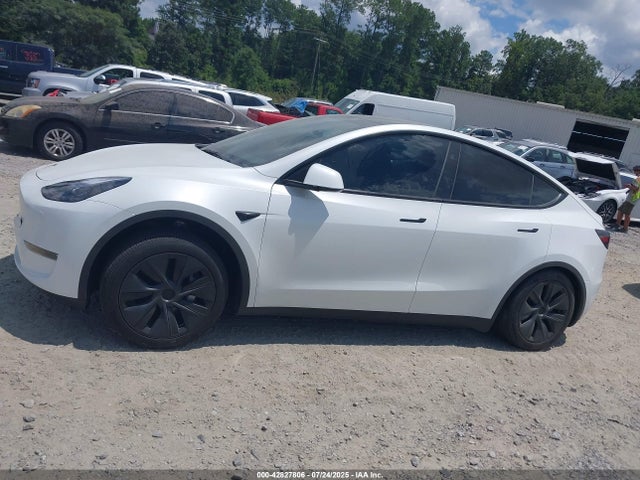 Tesla Model Y 2025 7SAYGDEE7SA360865 Image 14