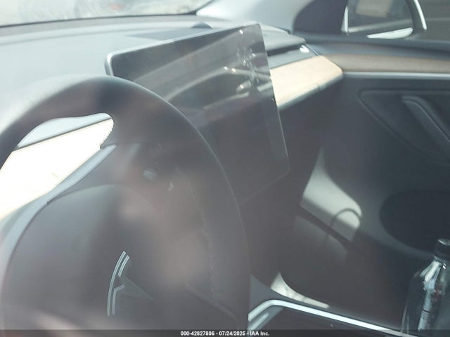 Tesla Model Y 2025 7SAYGDEE7SA360865 Image 15