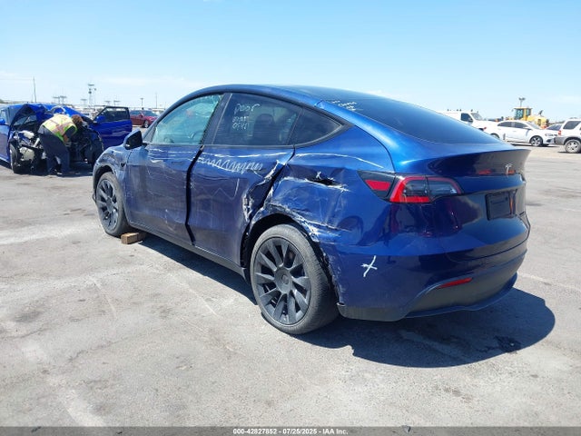 2021 TESLA MODEL Y 5YJYGDEEXMF067965 Photo 2