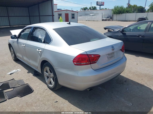 Volkswagen 2015 2015 1VWAS7A3XFC121980 Image 3
