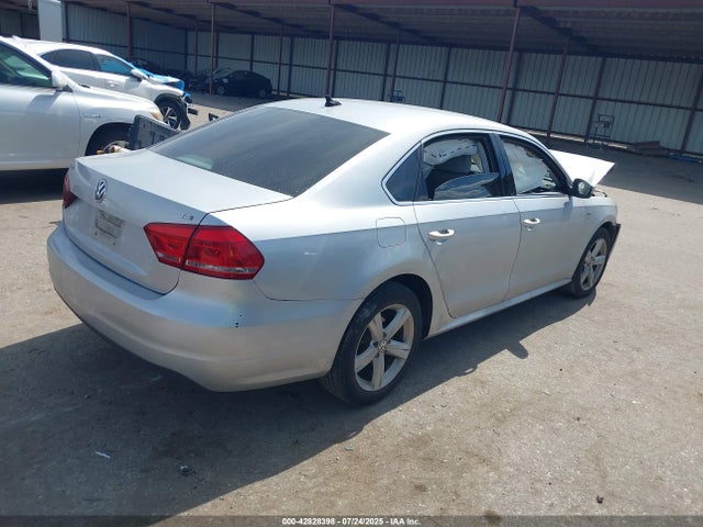 Volkswagen 2015 2015 1VWAS7A3XFC121980 Image 4