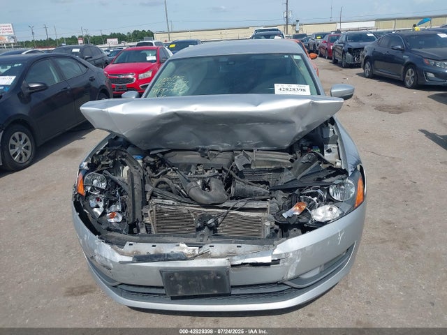 Volkswagen 2015 2015 1VWAS7A3XFC121980 Image 6