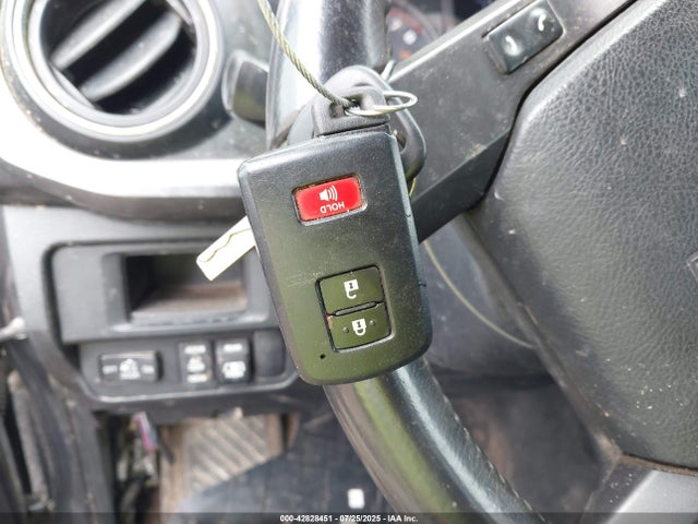 Aukcja sprzedaży 2017 Toyota Tacoma Trd Off Road, vin: 5TFCZ5AN9HX103527, numer aukcji: 42828451