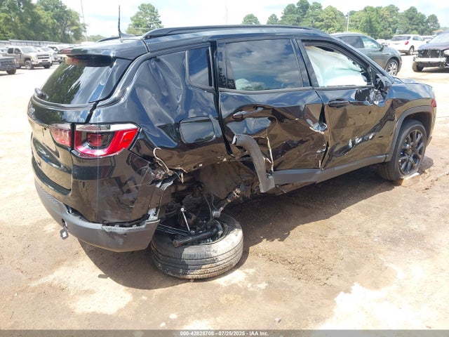Jeep Compass 2025 3C4NJDBN3ST566839 Image 4