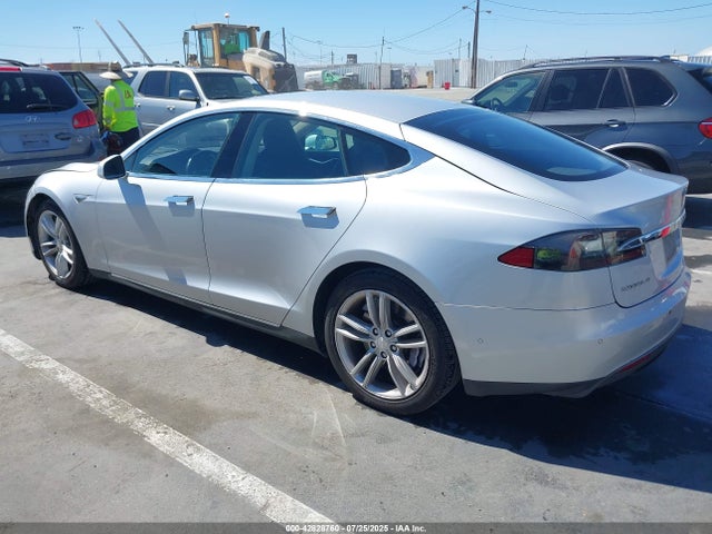 2015 TESLA MODEL S 5YJSA1E13FF115411 Photo 2