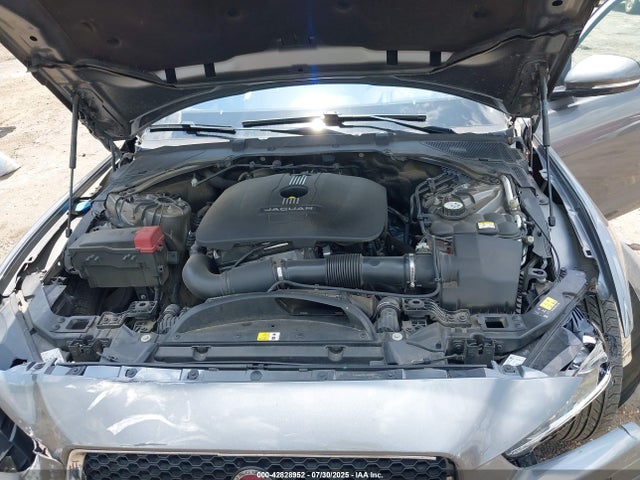 2017 JAGUAR XE SAJAE4BG1HA966582 Photo 9