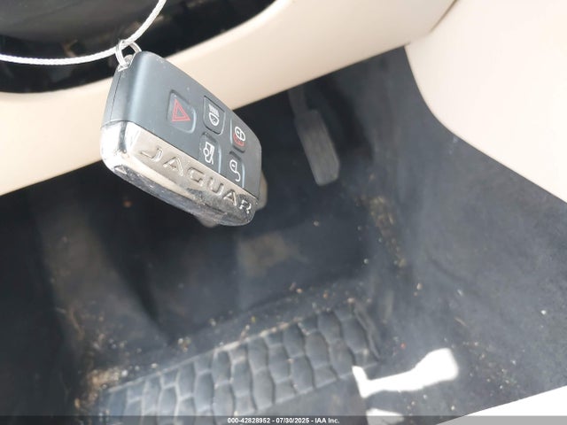 2017 JAGUAR XE SAJAE4BG1HA966582 Photo 10