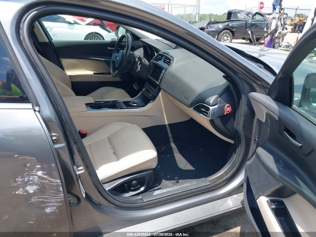 2017 JAGUAR XE SAJAE4BG1HA966582 Photo 4