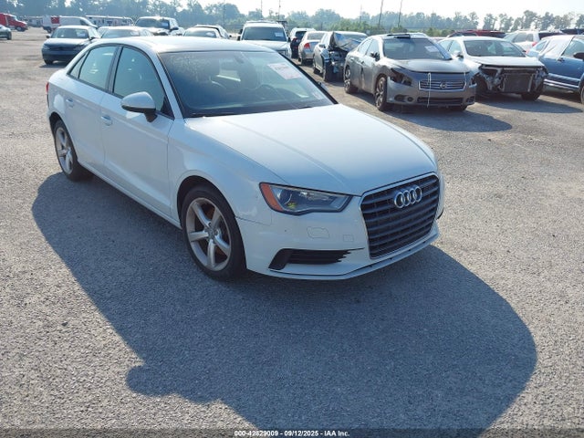 2015 AUDI A3 WAUACGFF6F1090514 Photo 0