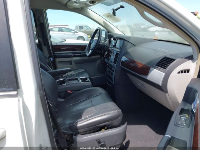 2010 CHRYSLER TOWN & COUNTRY 2A4RR8DX7AR481353 Photo 4