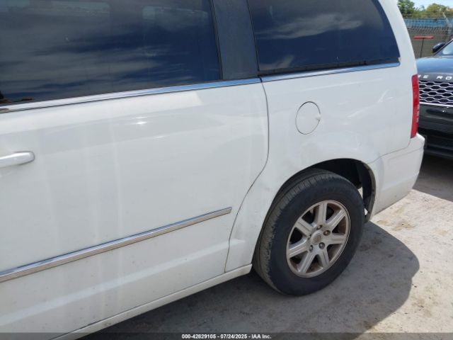 2010 CHRYSLER TOWN & COUNTRY 2A4RR8DX7AR481353 Photo 5