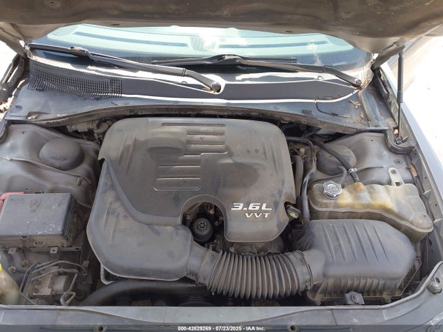 Chrysler 300 2018 2C3CCABG5JH143001 Image 10