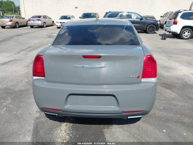 Chrysler 300 2018 2C3CCABG5JH143001 Image 16