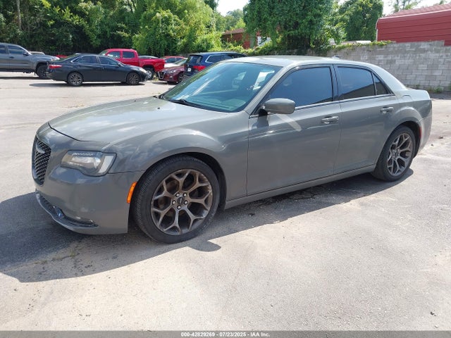 Chrysler 300 2018 2C3CCABG5JH143001 Image 2