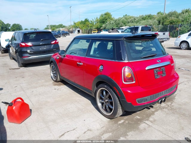 2007 MINI COOPER S WMWMF73527TL91853 Photo 2