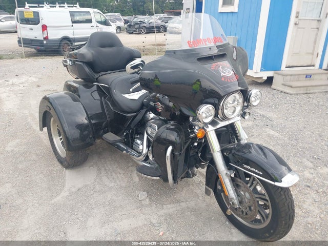42829439 :رقم المزاد ، 1HD1MAF11NB855122 vin ، 2022 Harley-davidson Flhtcutg مزاد بيع