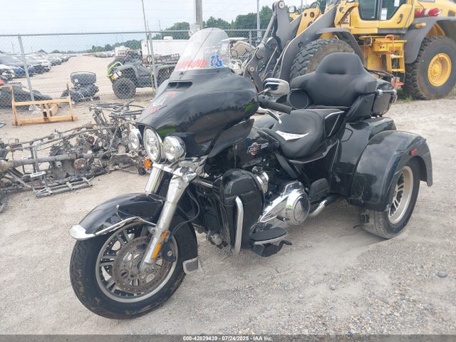 42829439 :رقم المزاد ، 1HD1MAF11NB855122 vin ، 2022 Harley-davidson Flhtcutg مزاد بيع