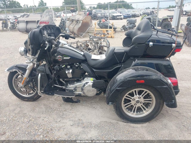 42829439 :رقم المزاد ، 1HD1MAF11NB855122 vin ، 2022 Harley-davidson Flhtcutg مزاد بيع
