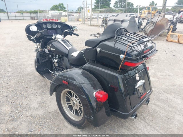 42829439 :رقم المزاد ، 1HD1MAF11NB855122 vin ، 2022 Harley-davidson Flhtcutg مزاد بيع