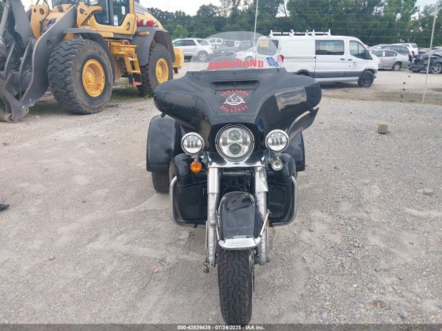 42829439 :رقم المزاد ، 1HD1MAF11NB855122 vin ، 2022 Harley-davidson Flhtcutg مزاد بيع