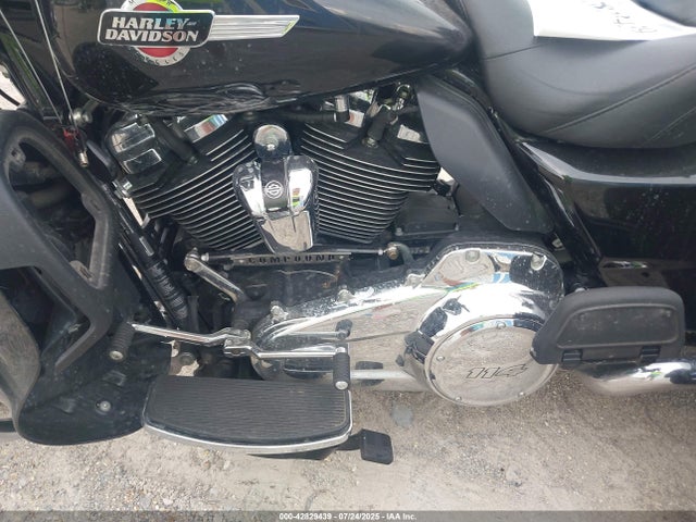 42829439 :رقم المزاد ، 1HD1MAF11NB855122 vin ، 2022 Harley-davidson Flhtcutg مزاد بيع