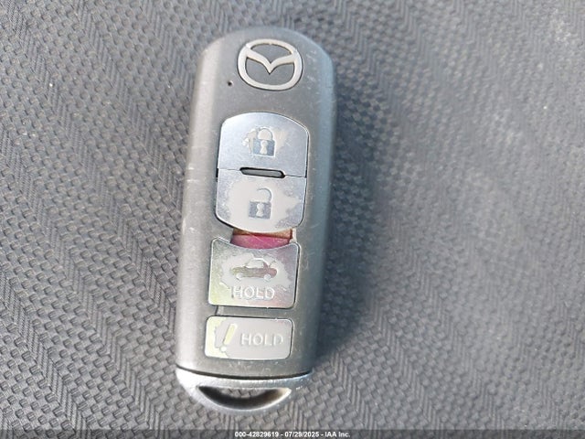 3MZBM1U76FM166438 Mazda pe