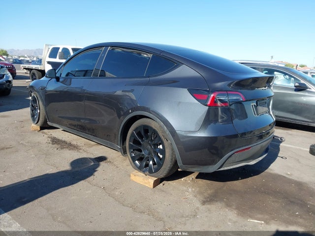 2024 TESLA MODEL Y 7SAYGDEE3RF987690 Photo 2