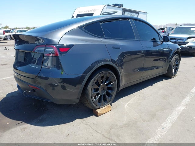 2024 TESLA MODEL Y 7SAYGDEE3RF987690 Photo 3