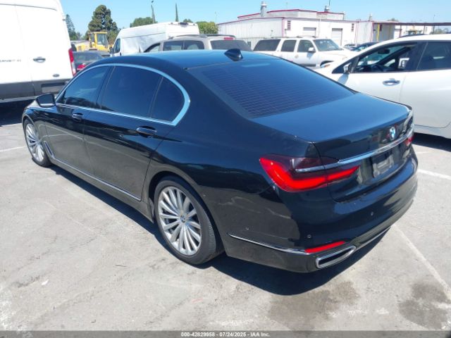 2016 BMW 740I WBA7E2C59GG504595 Photo 2
