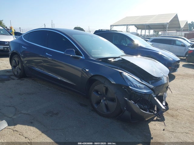2019 TESLA MODEL 3 5YJ3E1EB4KF385937 Photo 0