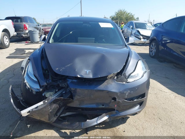 5YJ3E1EB4KF385937 Tesla MODEL 3