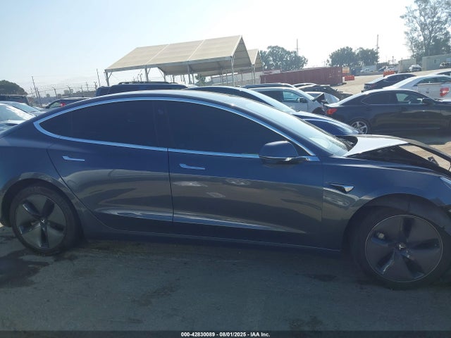 5YJ3E1EB4KF385937 Tesla MODEL 3