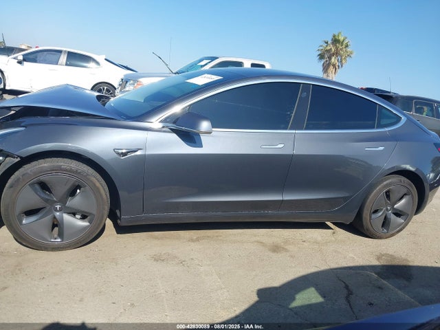 5YJ3E1EB4KF385937 Tesla MODEL 3