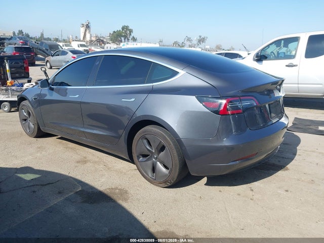 2019 TESLA MODEL 3 5YJ3E1EB4KF385937 Photo 2