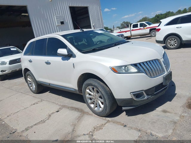 Lincoln 2015 2015 2LMDJ6JK4FBL29292 Image 12