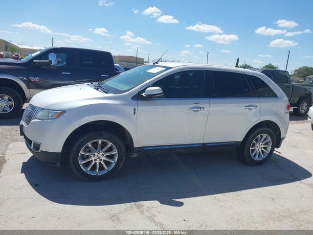 Lincoln 2015 2015 2LMDJ6JK4FBL29292 Image 13