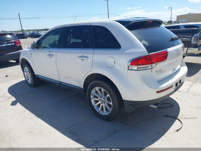 Lincoln 2015 2015 2LMDJ6JK4FBL29292 Image 3