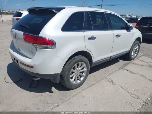 Lincoln 2015 2015 2LMDJ6JK4FBL29292 Image 4
