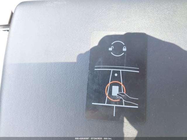 2018 TESLA MODEL 3 5YJ3E1EAXJF166387 Photo 10