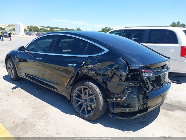 2018 TESLA MODEL 3 5YJ3E1EAXJF166387 Photo 2