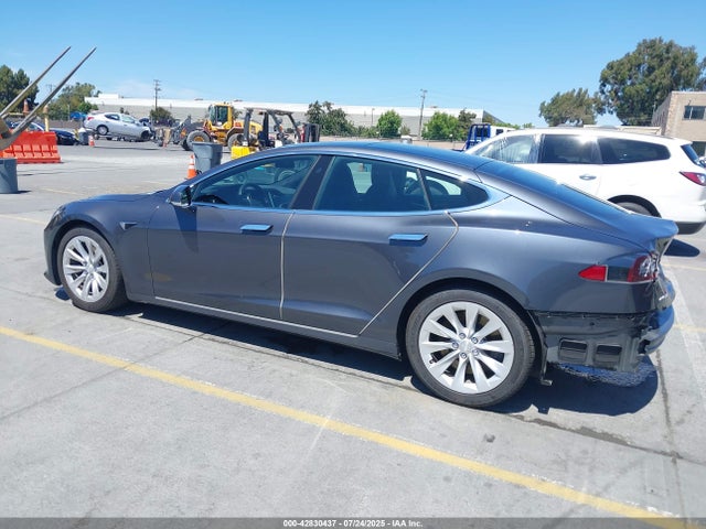 2017 TESLA MODEL S 5YJSA1E28HF198197 Photo 2