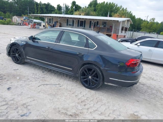2017 VOLKSWAGEN PASSAT 1VWDT7A3XHC060756 Photo 2