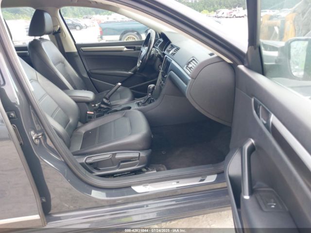 2017 VOLKSWAGEN PASSAT 1VWDT7A3XHC060756 Photo 4