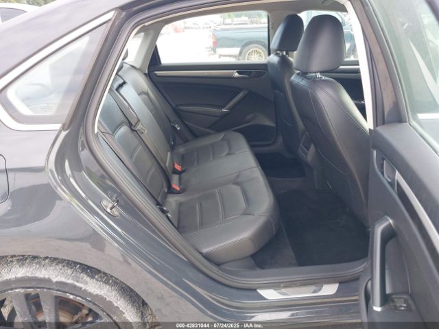 2017 VOLKSWAGEN PASSAT 1VWDT7A3XHC060756 Photo 7
