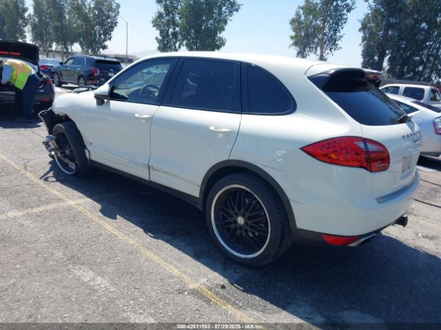 2011 PORSCHE CAYENNE WP1AA2A2XBLA01444 Photo 2