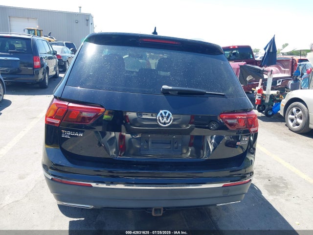 Volkswagen 2018 2018 3VV2B7AX3JM043643 Image 16