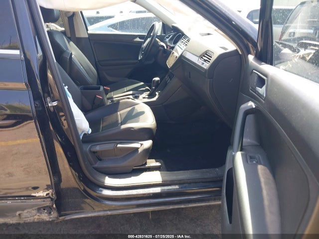Volkswagen 2018 2018 3VV2B7AX3JM043643 Image 5
